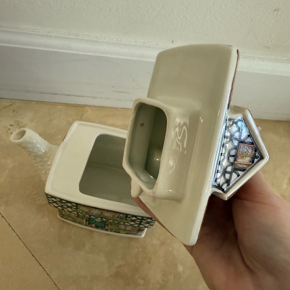 Sadler House Ivy English Country House Teapot - Picture 5 of 8